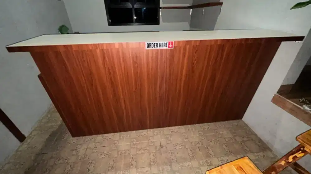 Meja Bar Kondisi Mulus