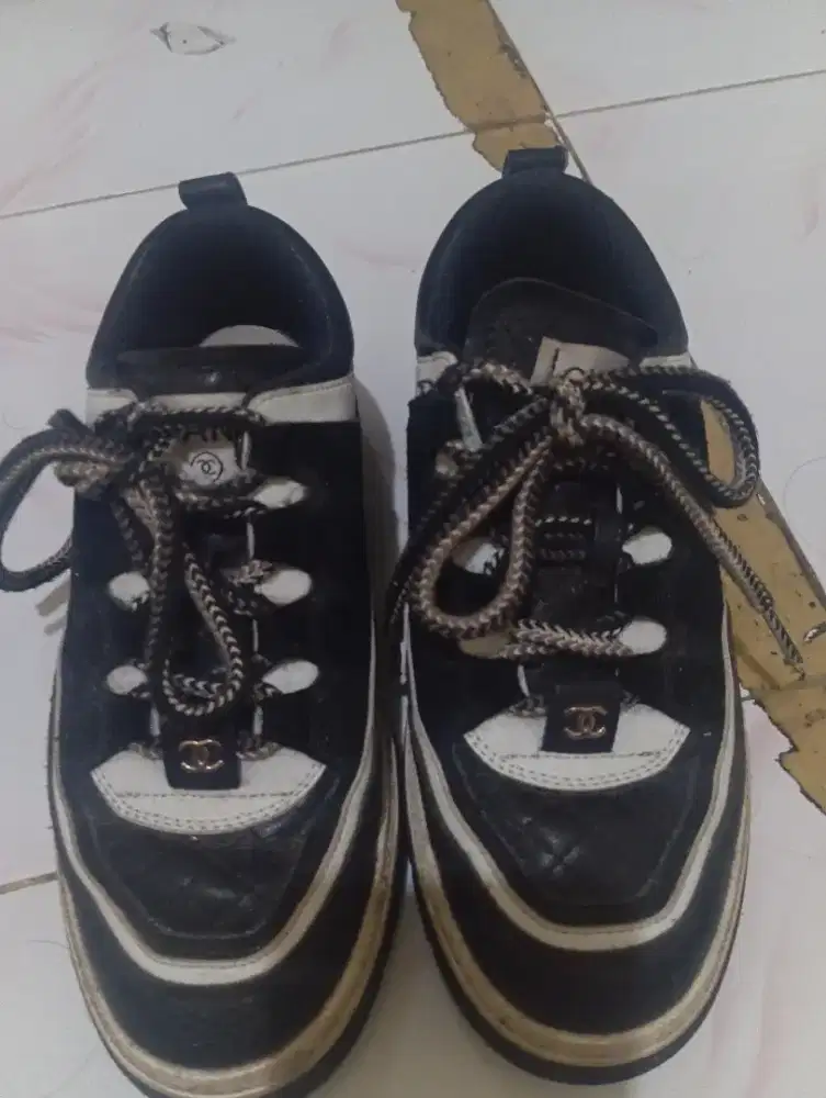 Sepatu sneakers panda merek chanel