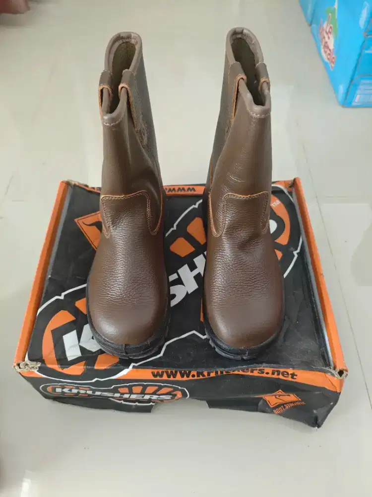Sepatu Safety Krushers Size 38 / 24,5 cm