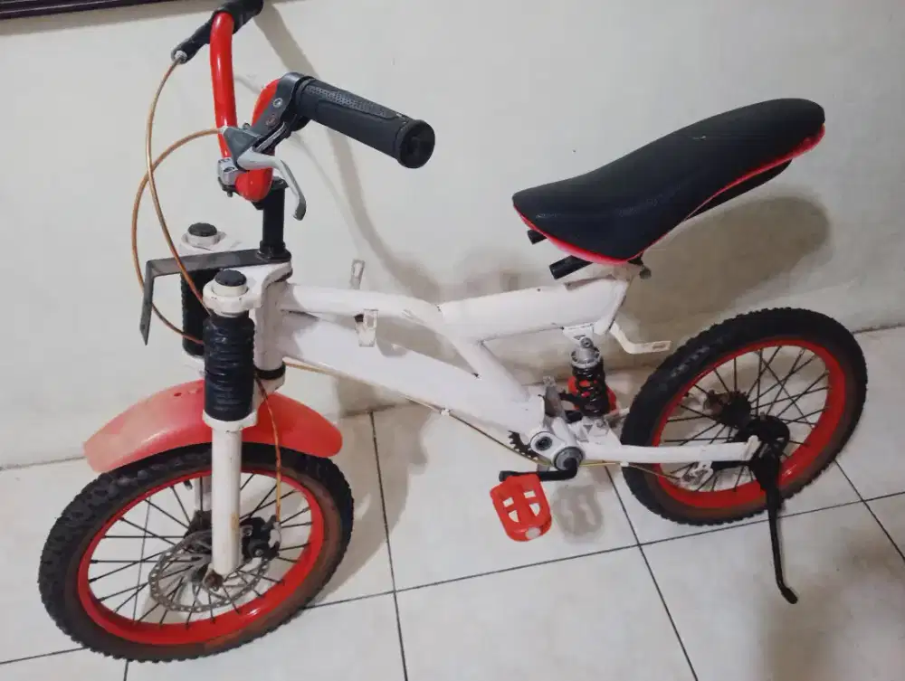 sepeda tril ukuran 16