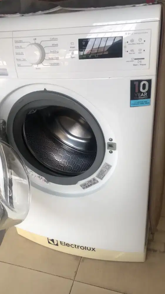 Mesin cuci matic electrolux