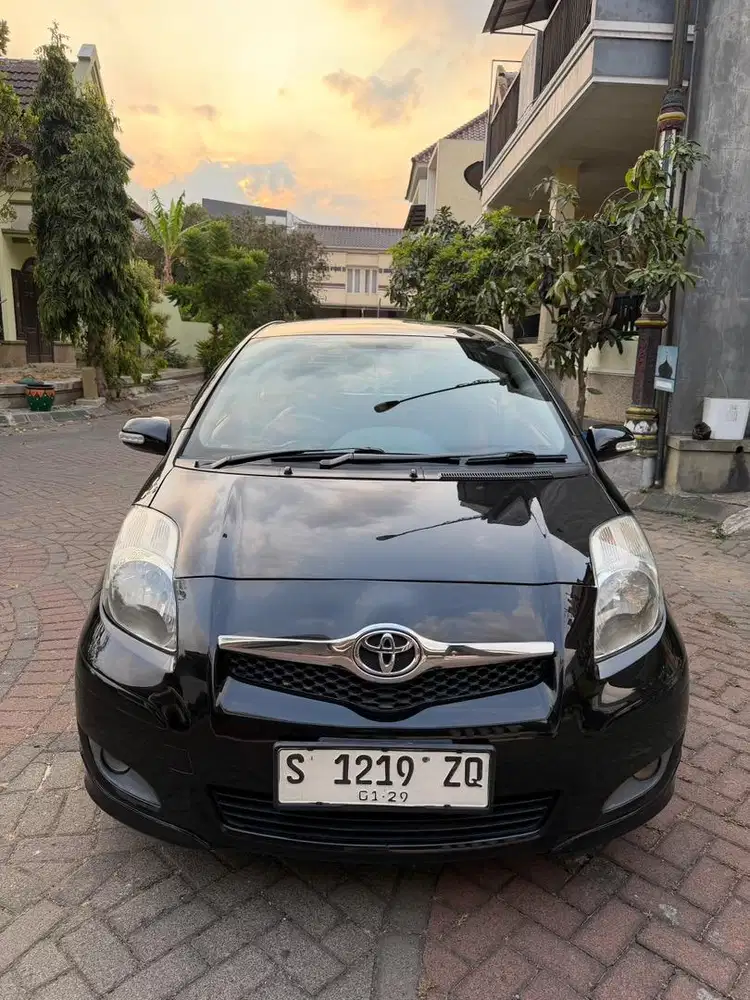 Yaris E manual 2010