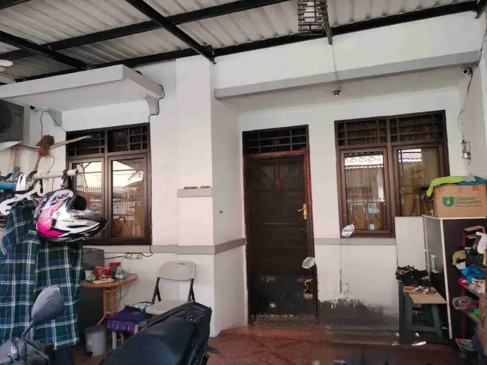 Rumah 2 Lantai Taman Palem Lesatri