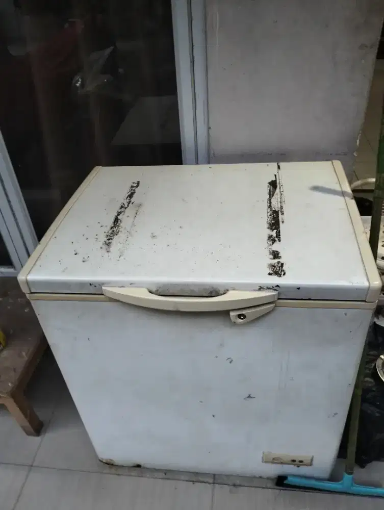 FREEZER Freezer freezer kulkas Kulkas msh mulus sekali