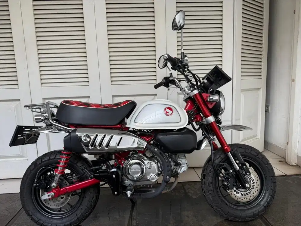 Honda Monkey Z125  Pearl Nebula Red 2023