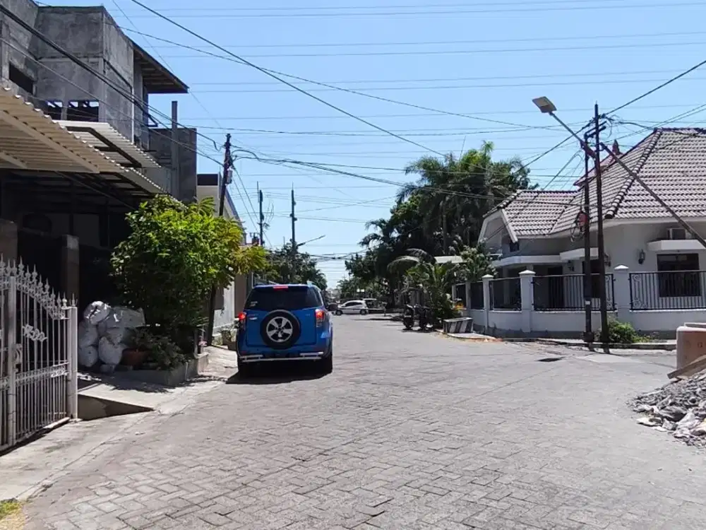 Rumah Manyar Tirtoyoso Selatan New Gress Carport 2 mobil Row jalan 3 mobil