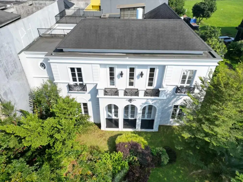 Dijual Rumah Mewah Bergaya American Classic, Ada Kolam Renang dan KT Utama Besar di Cluster Tiara Pondok Hijau Golf Gading Serpong