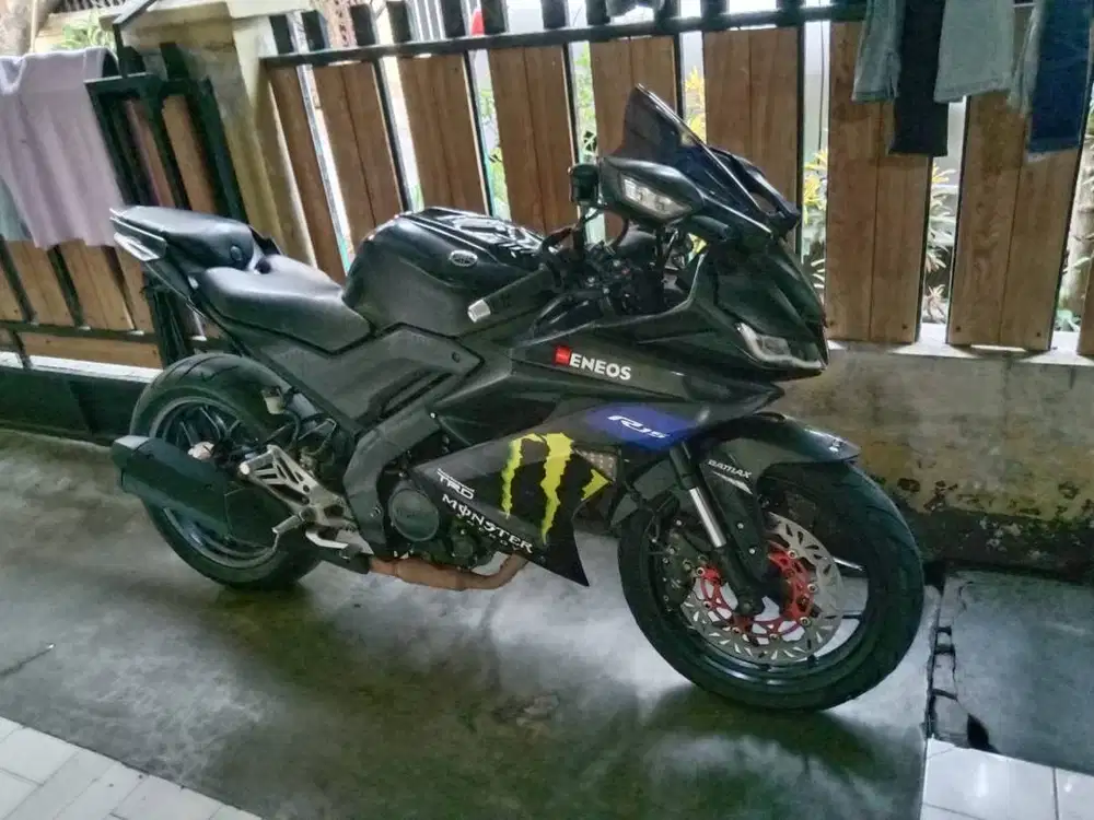 Yamaha r15 v3 hitam