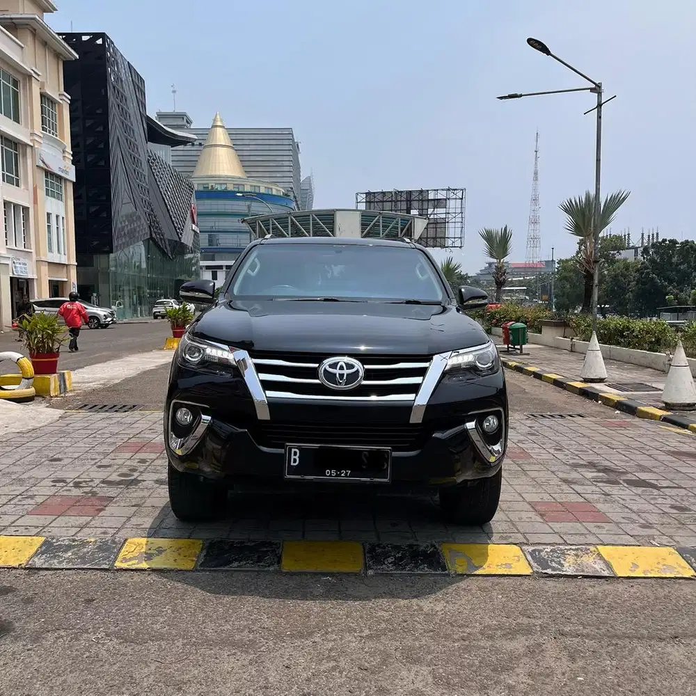 Toyota Fortuner Vrz 4x2 Hitam Metalik AT 2017