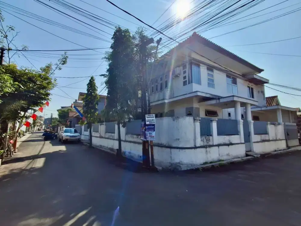 Dijual Rumah 2 Lantai 6 Kamar Tidur di Batuindah Bandung