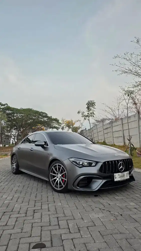 KM 3000 MERCEDES BENZ CLA45 AMG MAGNO GREY LIKE NEW