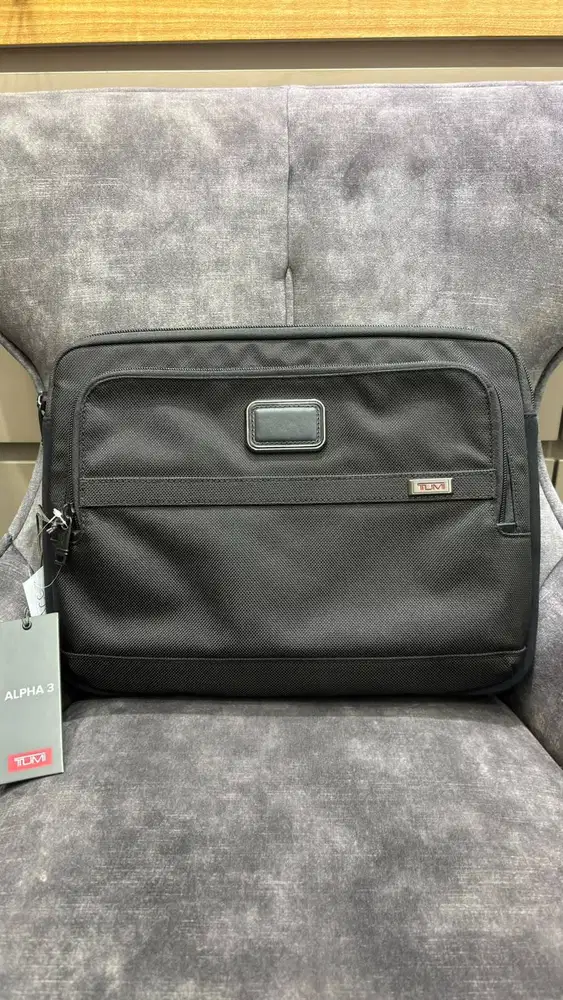 Tas TUMI Alpha 3 laptop cover or sleeve made from durable ballistic