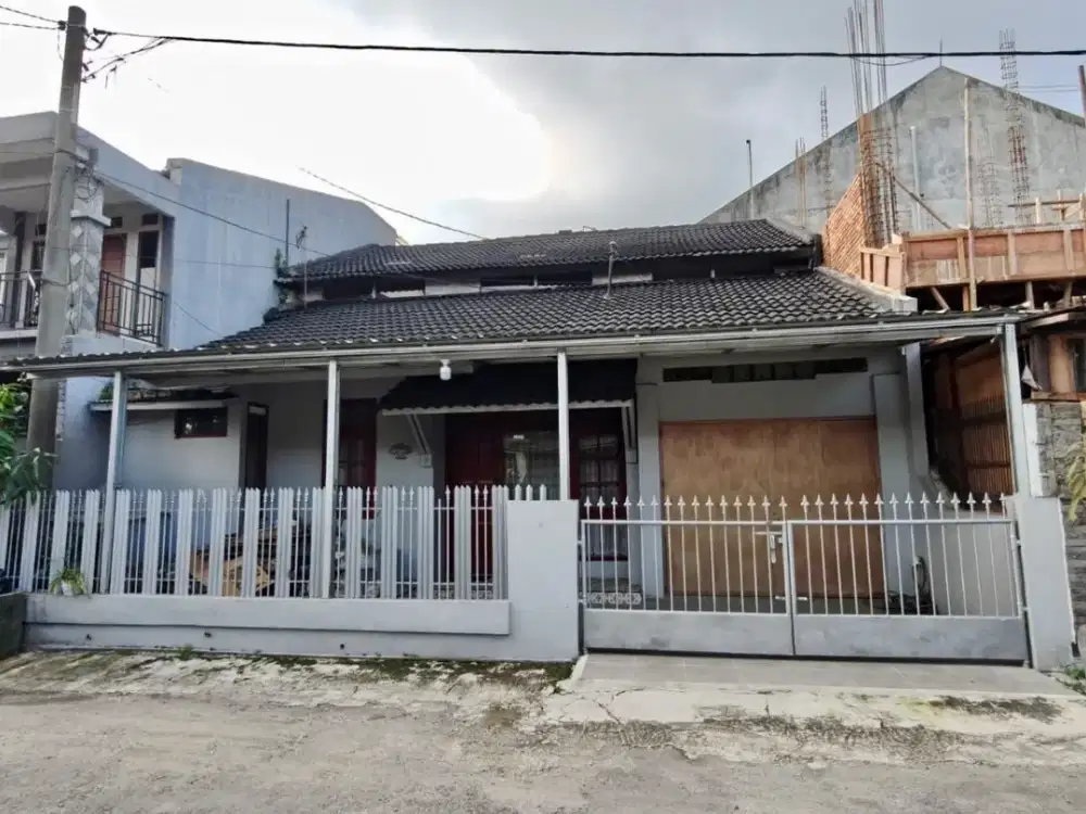Dijual Rumah 2 Lantai 4 Kamar di Kopo Permai