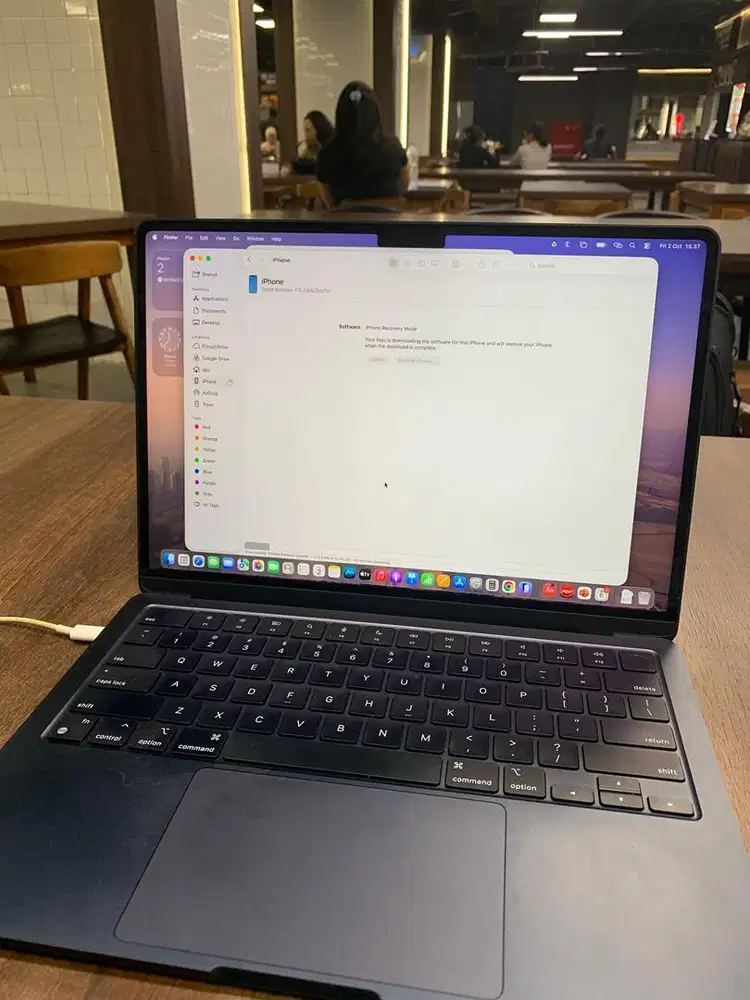 Macbook Air M2 13 inch super mulus like new no minus