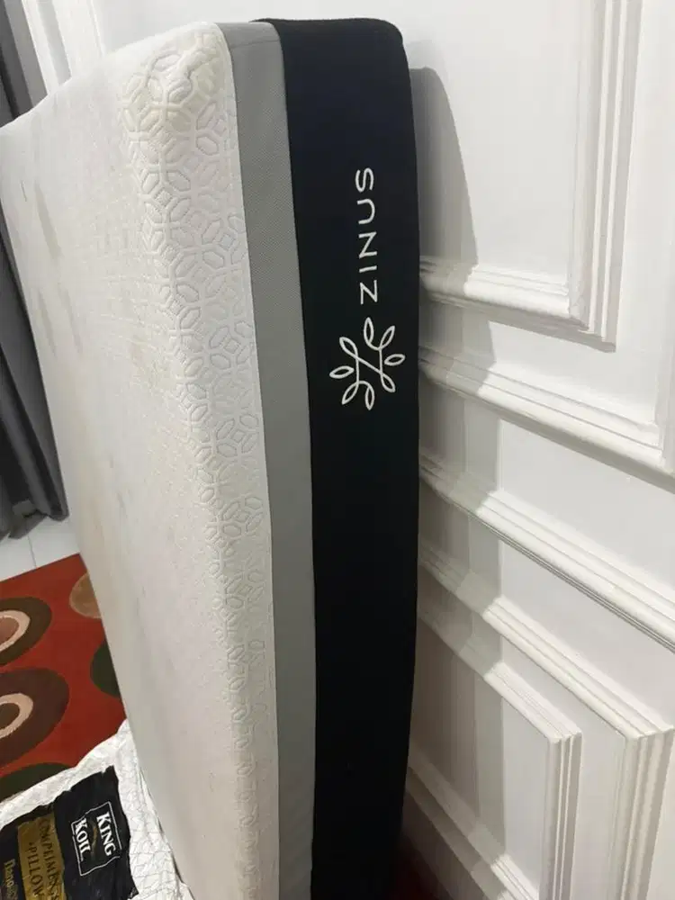 Jual kasur zinus tipe tertinggi bekas kamar tamu