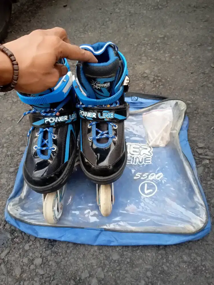 Di jual sepatu roda untuk anak