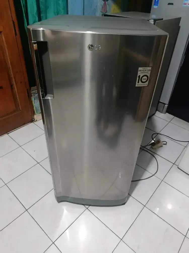 Kulkas 1 pintu merek LG