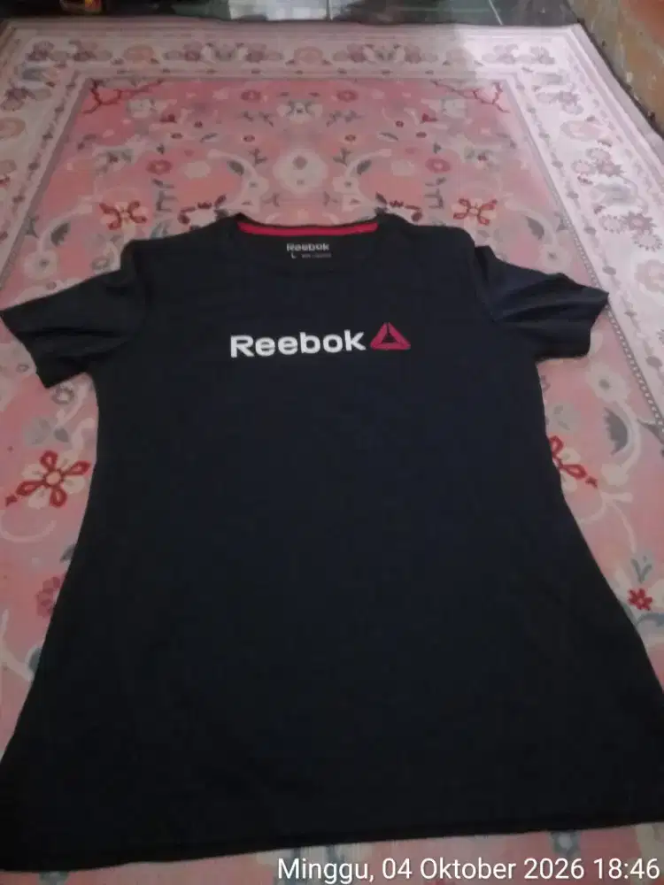 Baju Rebbok orginal size L  buat running