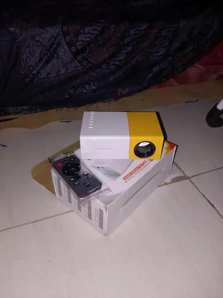 Jual proyektor mini tipe yg300