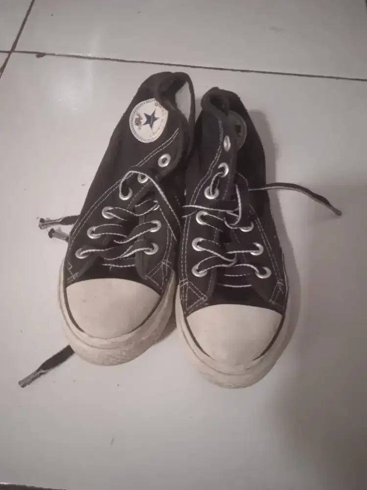 Sepatu anak sekolah