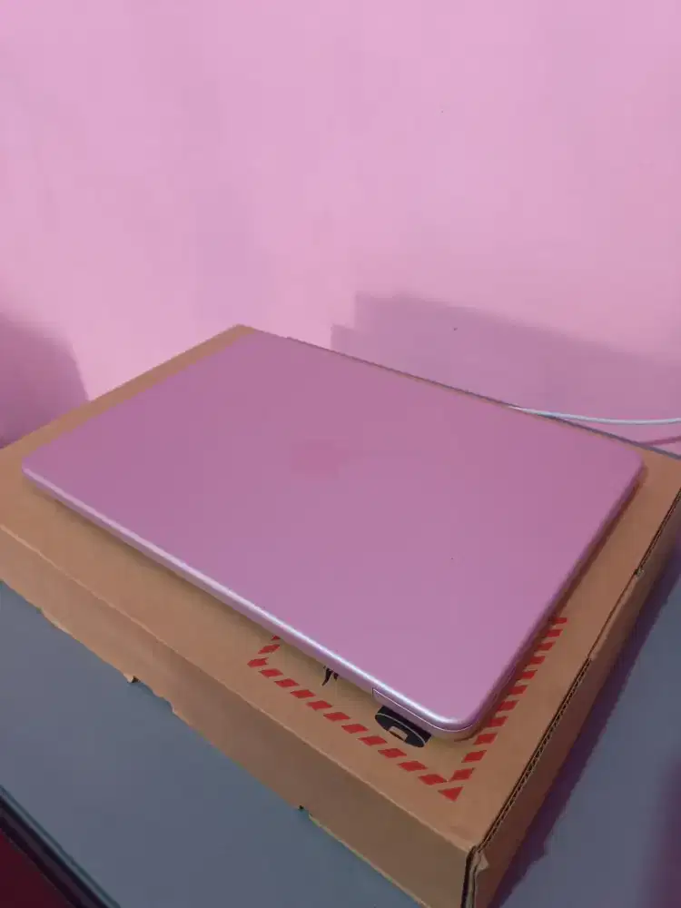 Mackbook Neo 8/256 gb