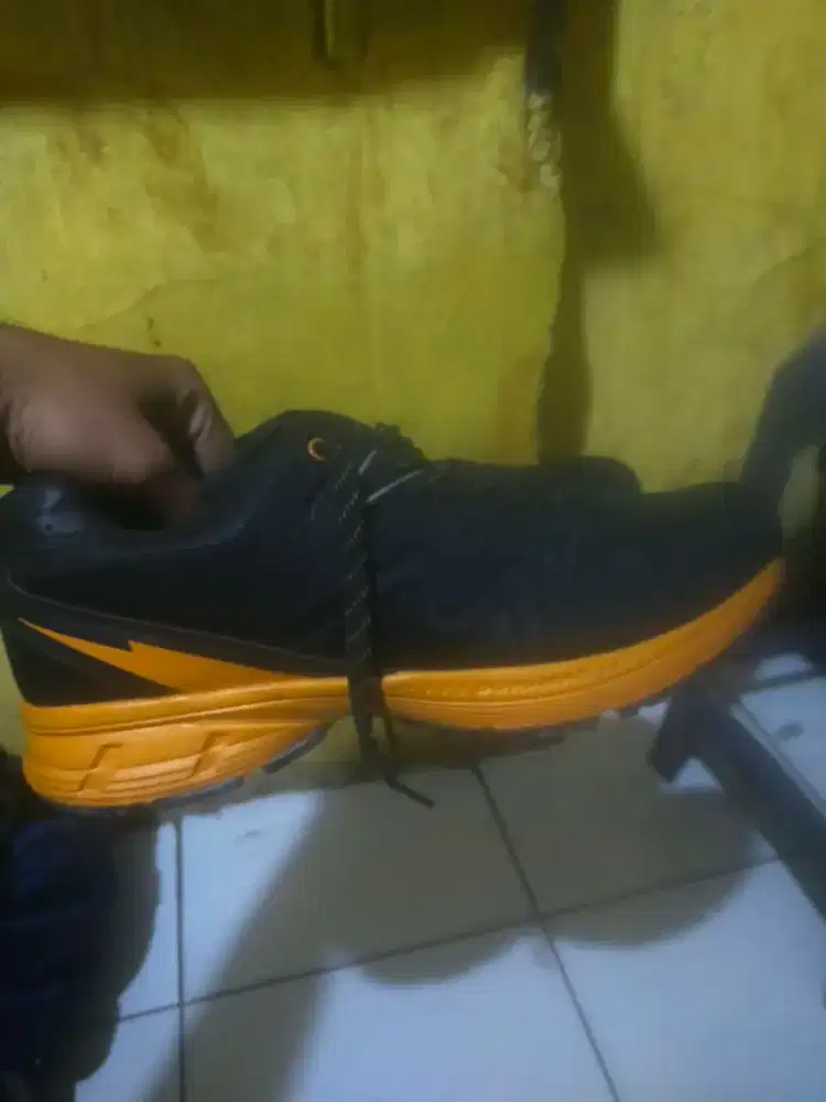 Sepatu running jatah Polda