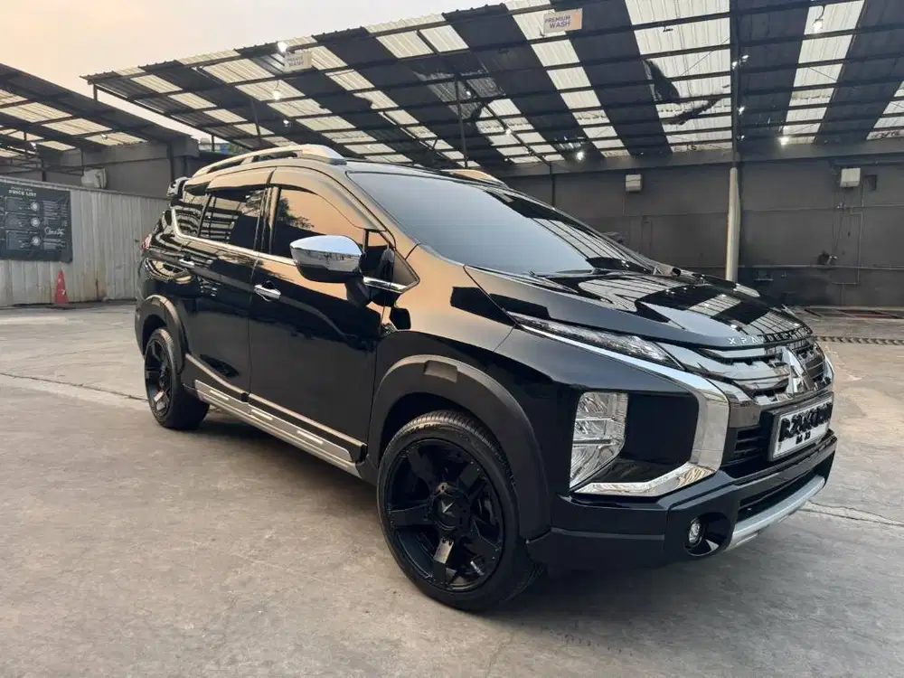Xpander Cross 1.5 Premium Package 2021 Hitam Like New Low KM