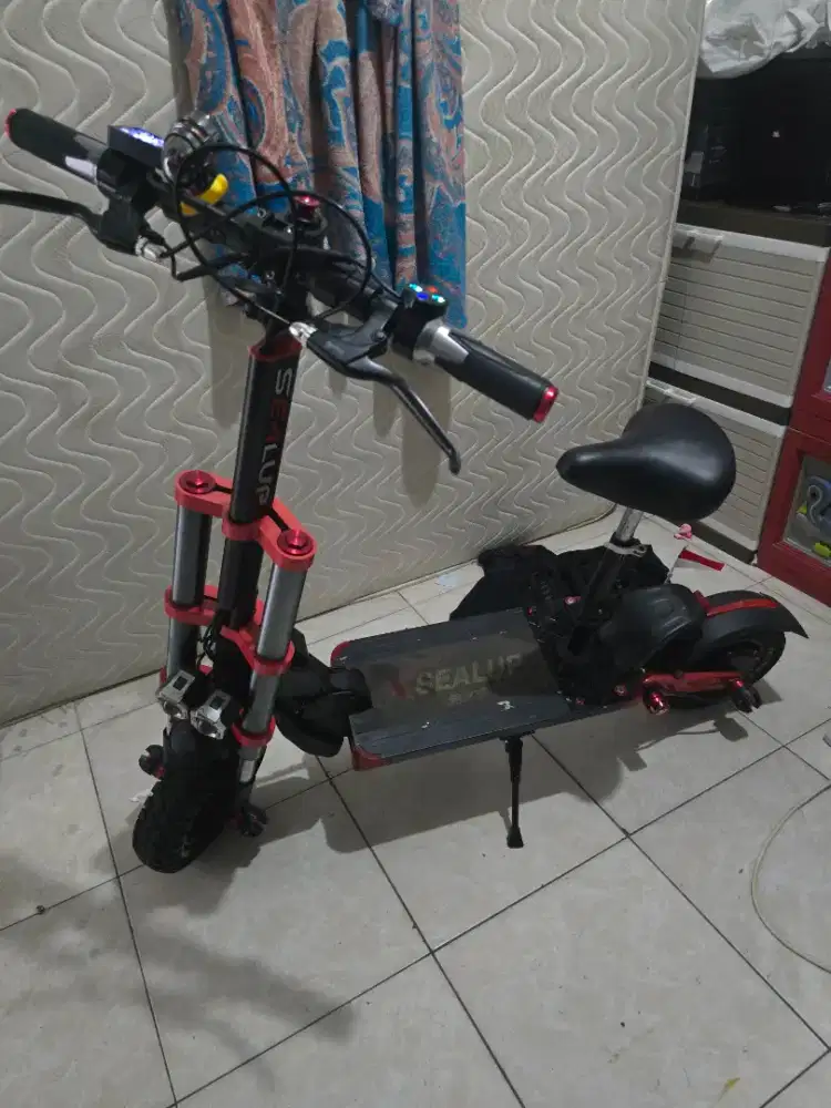 skuter listrik sealup q18