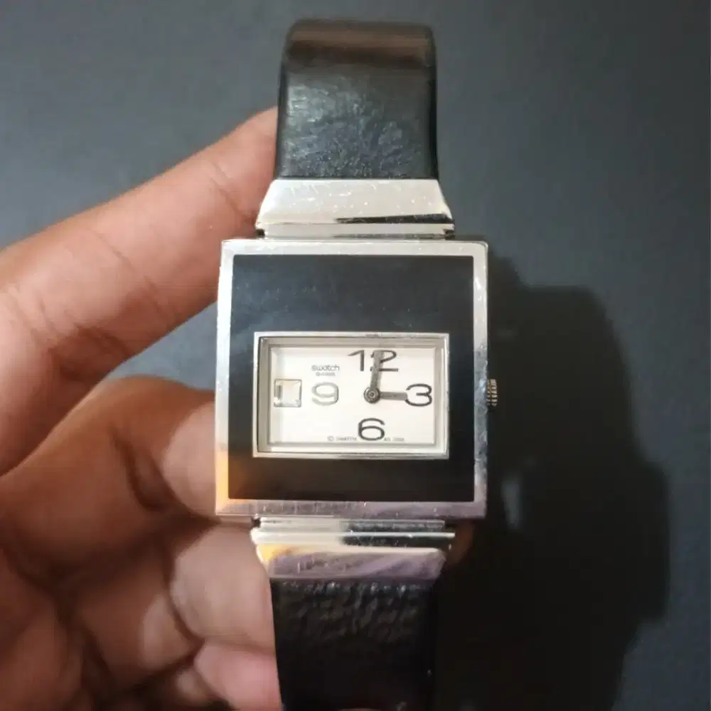 Jam tangan perempuan Swatch