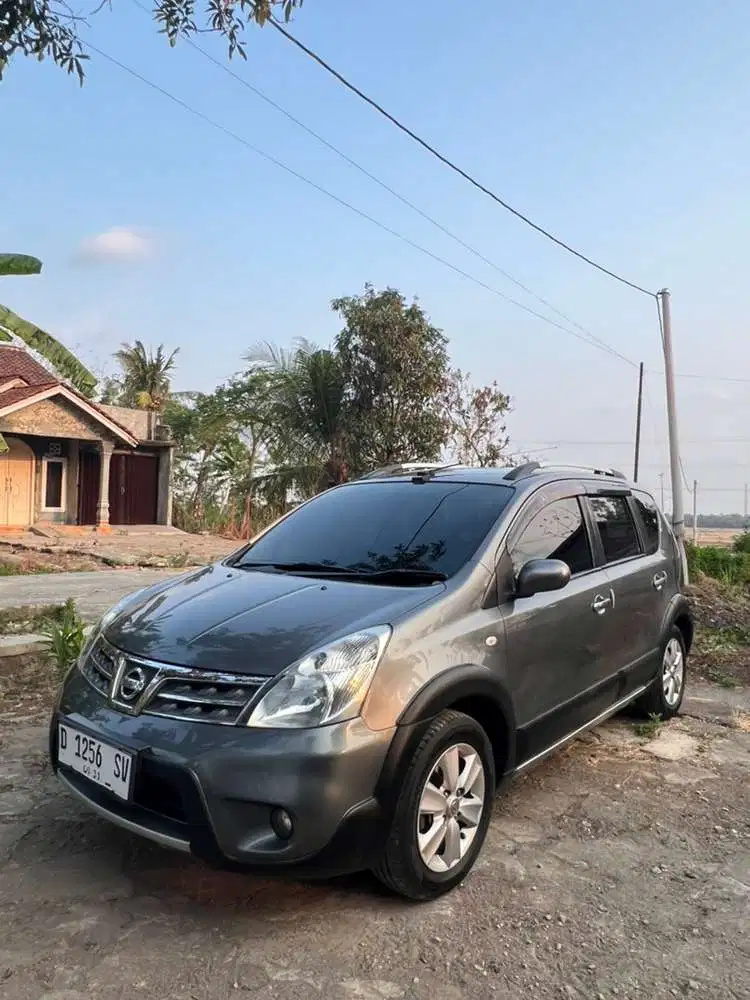 Nissan Livina 2011 Bensin