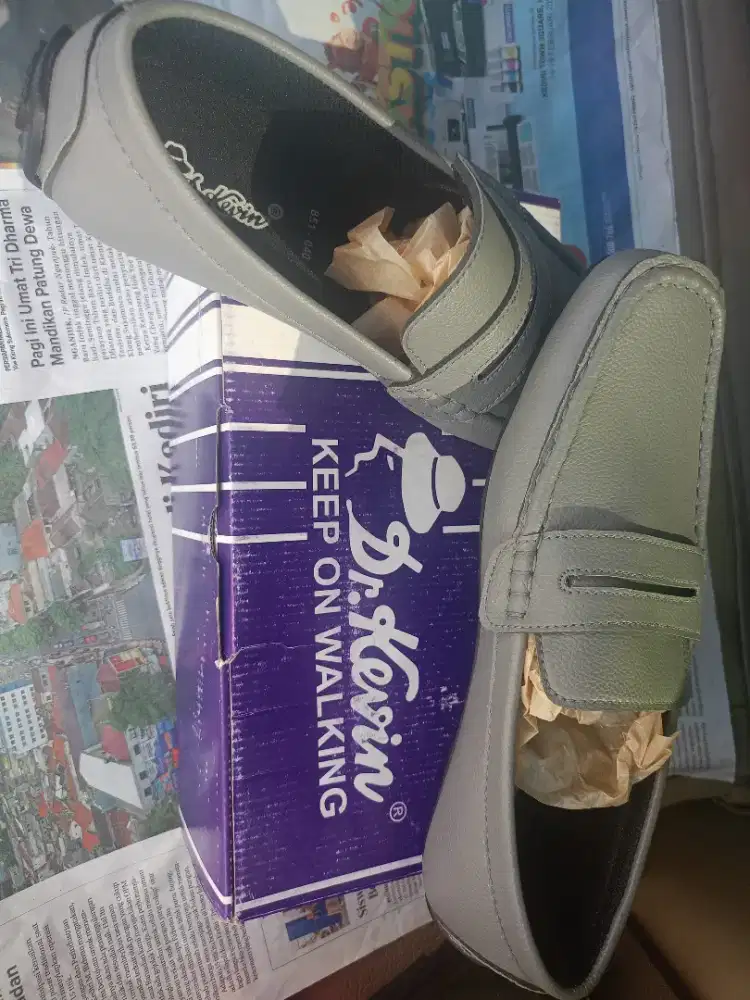 Sepatu merk Dr. Kevin