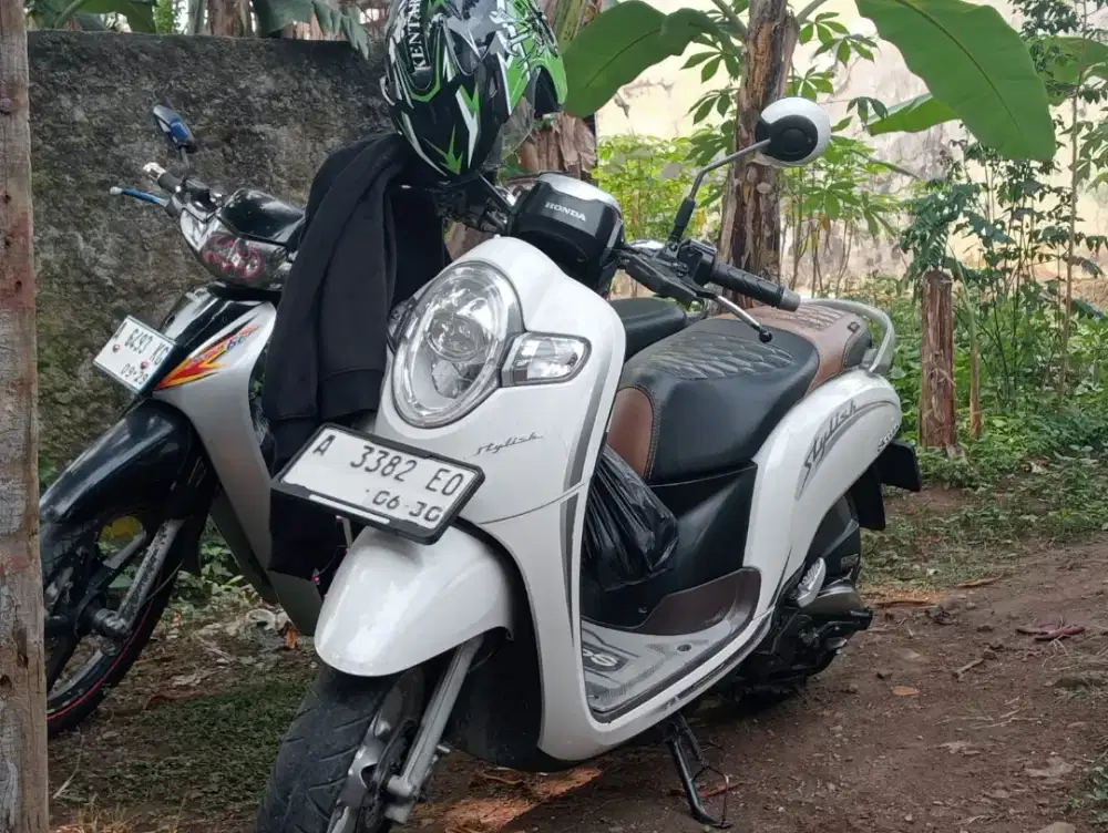 Motor Scoopy warna putih Scoopy 2020