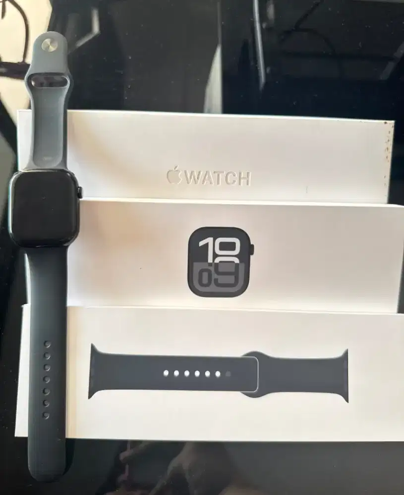 Dijual cepat apple watch 10 46mm hitam, lengkap, ori ibox