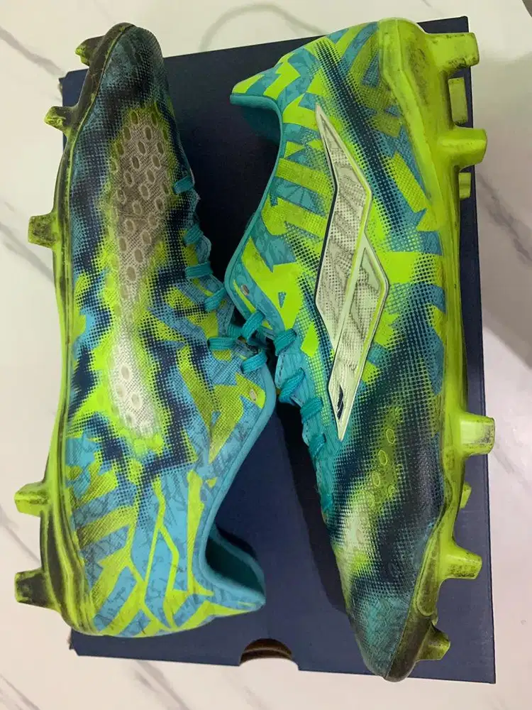 Mills Xyclops Strikeblast Prime FG Size 41 Like New