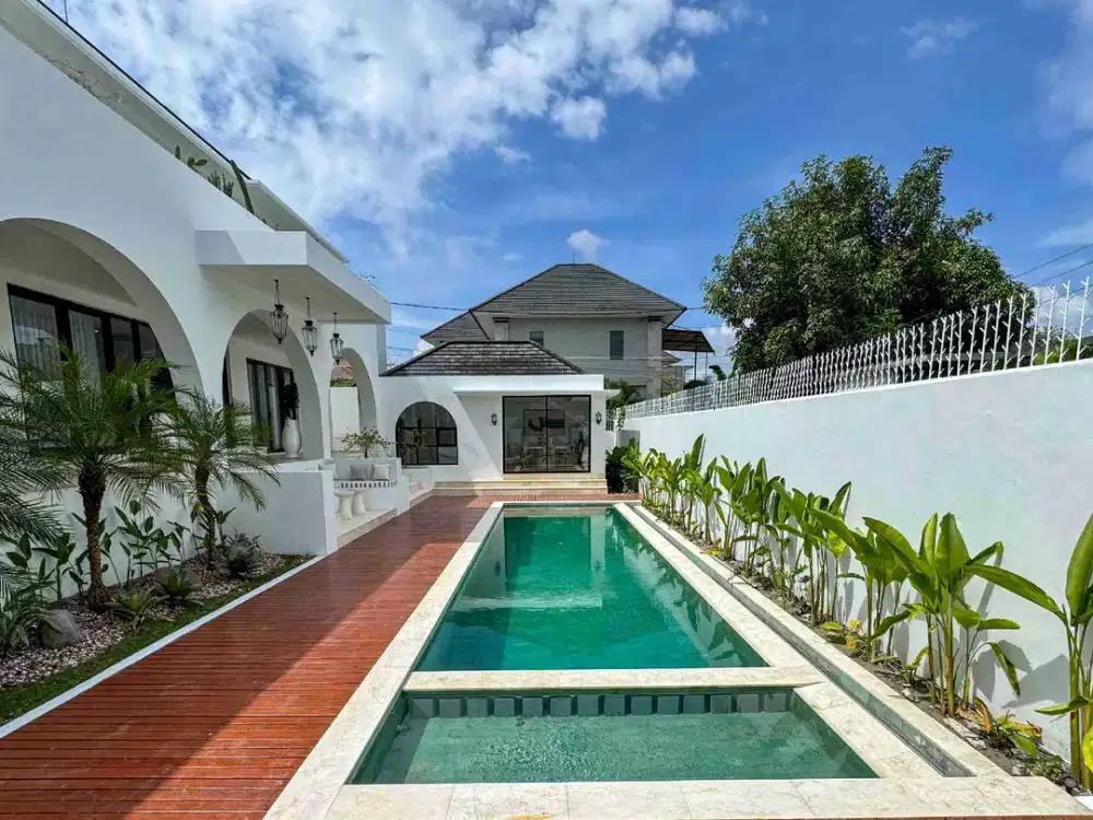 4 BEDROOMS VILLA IN CANGGU BERAWA FOR SALE