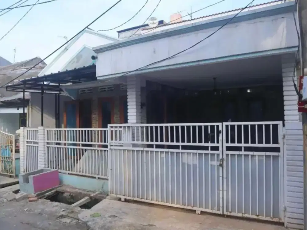 DIJUAL RUMAH 2 LANTAI SIAP HUNI DEKAT KAWASAN HARAPAN BARU REGENCY BEKASI BARAT