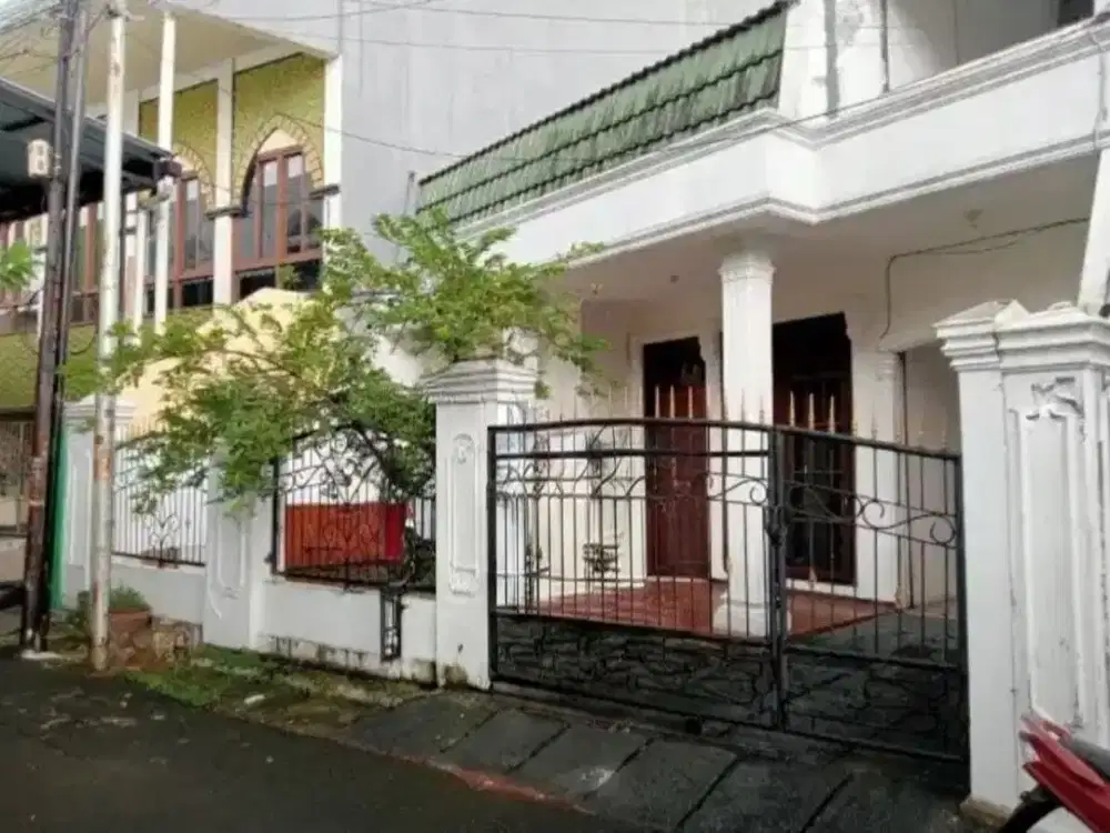 DIJUAL RUMAH 2 LANTAI BANGUNAN BAGUS DAN STRATEGIS DI TEBET UTARA JAKARTA SELATAN