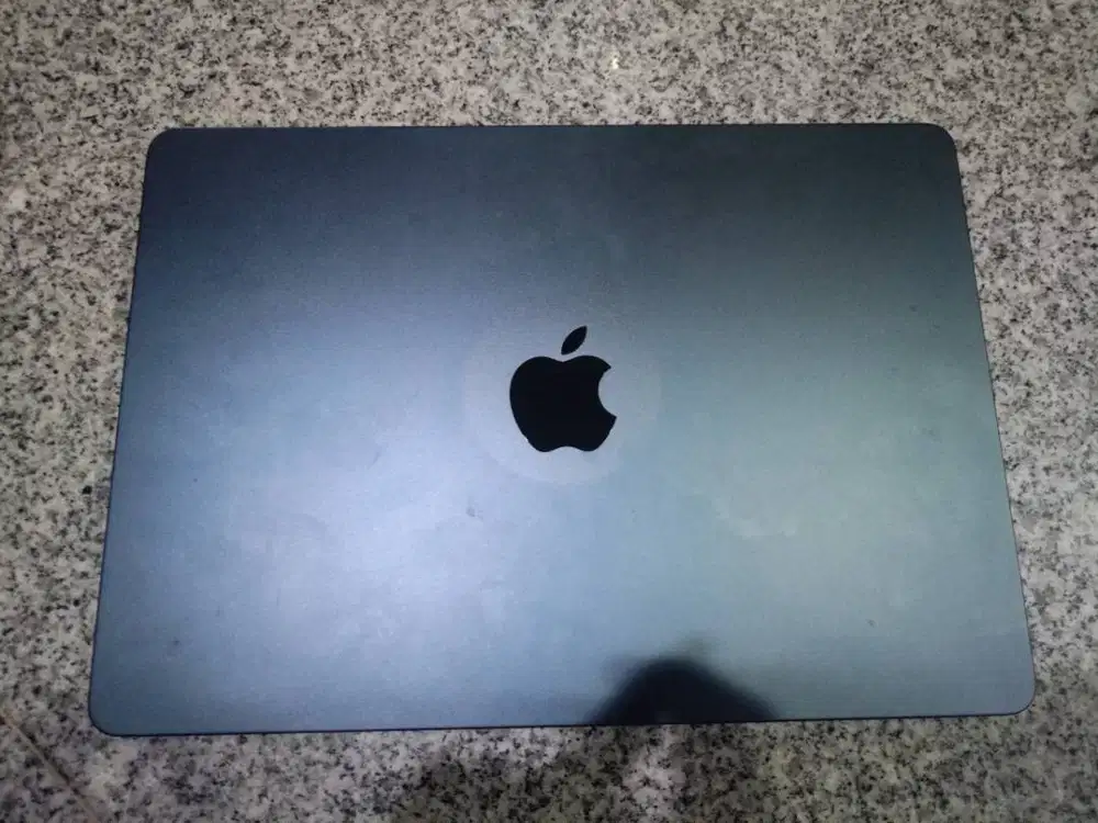 MacBook M2 13 8/256gb