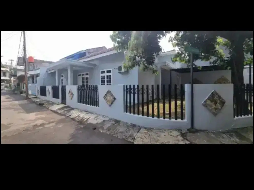 DIJUAL RUMAH DENGAN LUAS TANAH 215 M² DAN GARASI 3 MOBIL DI PEKAYON JAYA BEKASI SELATAN