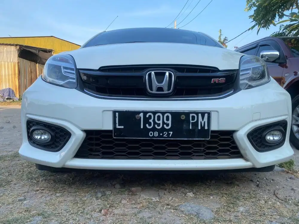Honda Brio RS automatic putih, kilometer 36.000. (L)
