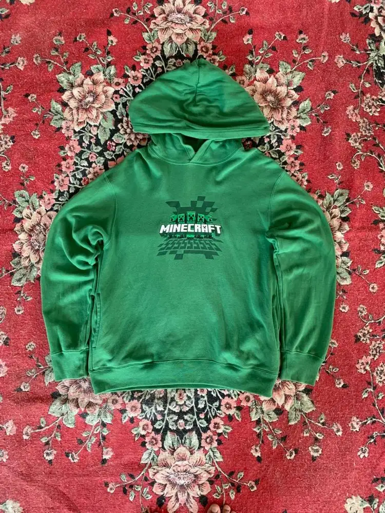 Hoddie uniqlo kolaborasi minicraft
