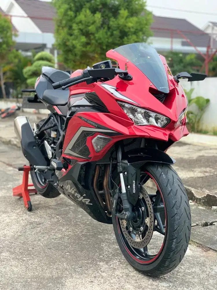 Ninja ZX-25R SE ABS 2023 Merah (Candy Persimmon Red)