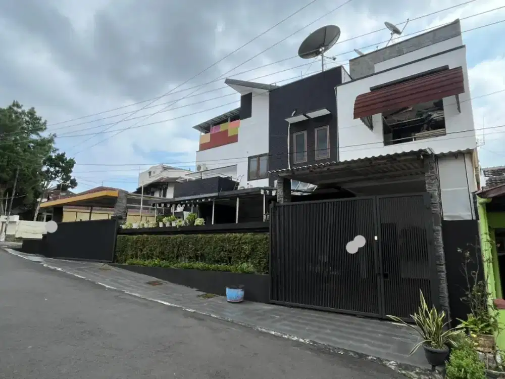 Rumah mewah 2 lantai dijual dekat jalan Setiabudi banyumanik