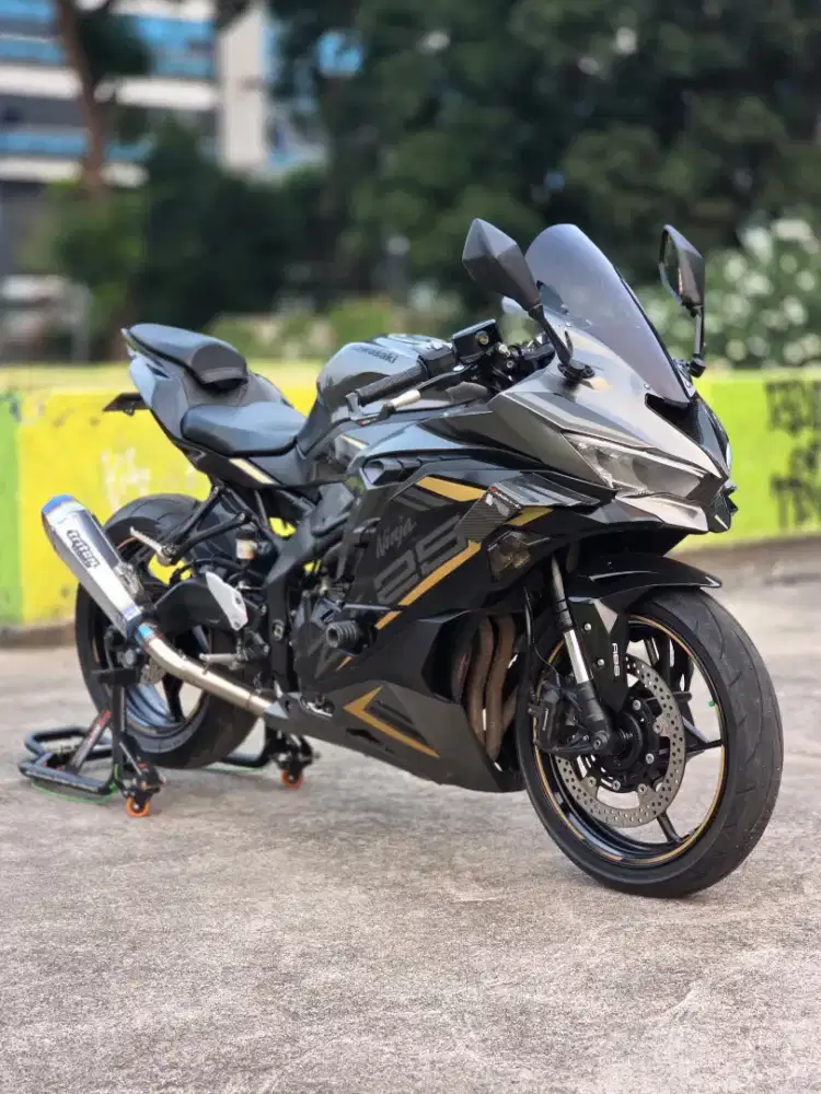 Kawasaki ZX25R ABS Grey