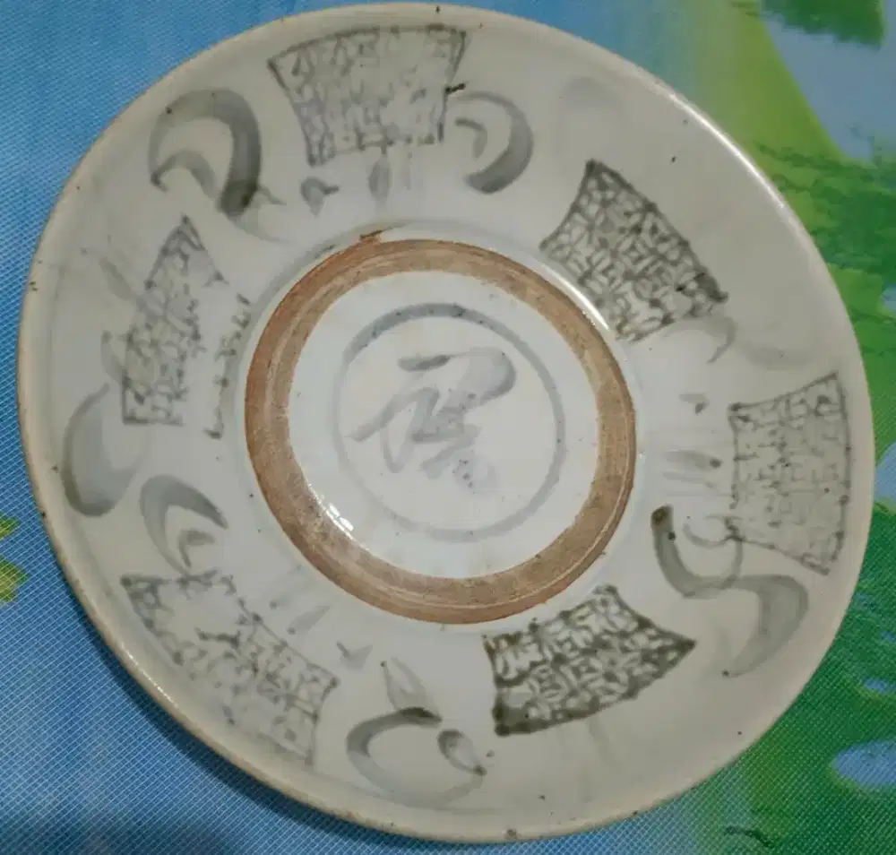 Piring Keramik Antik