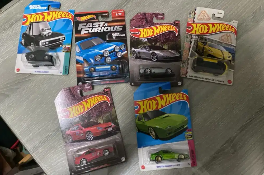 Hot Wheels bebas yang ,ana aja langsung chat buat harganya