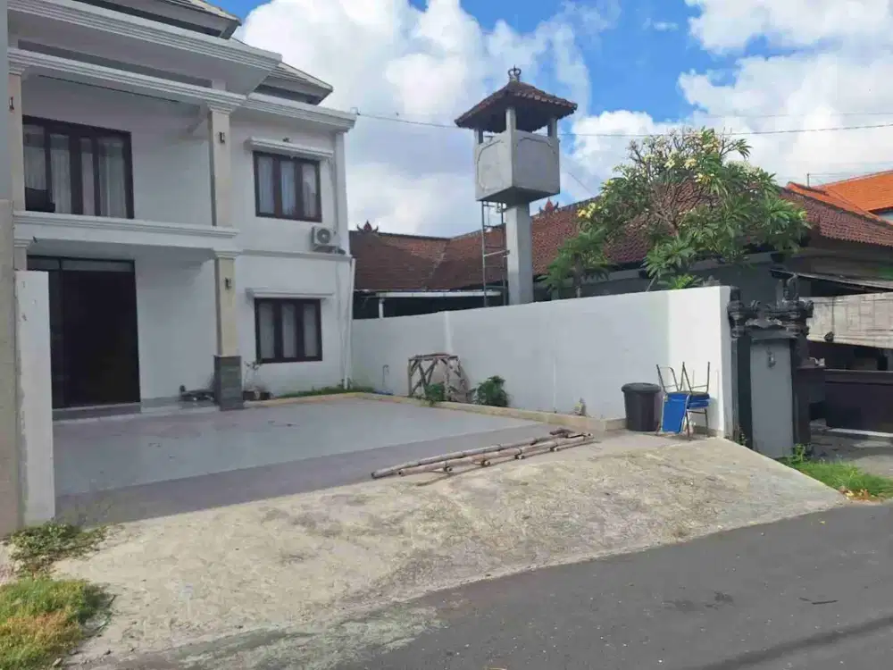 Rumah Lokasi Strategis di Gatsu Barat Denpasar-Carport 2 Mobil+SHM