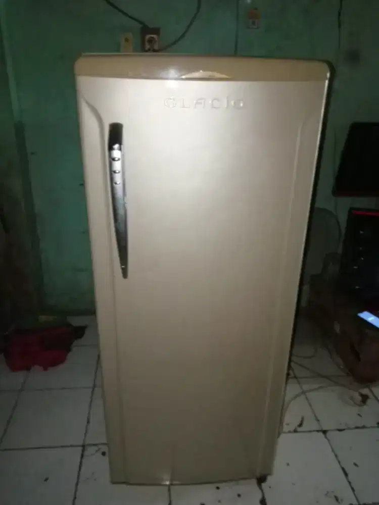 KULKAS 1 PINTU MERK TOSHIBA GLACIO