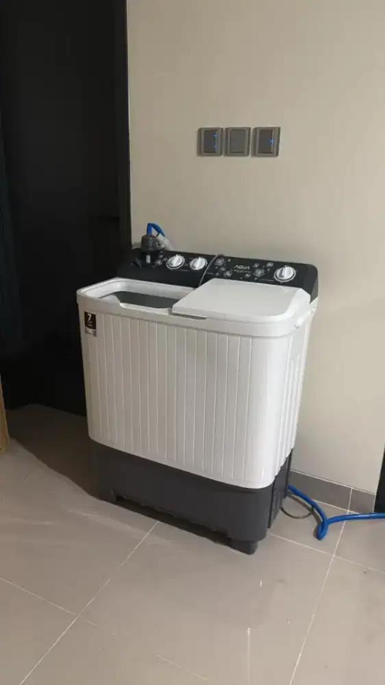 Mesin Cuci Aqua dua tabung masih normal kapasitas 7 kh