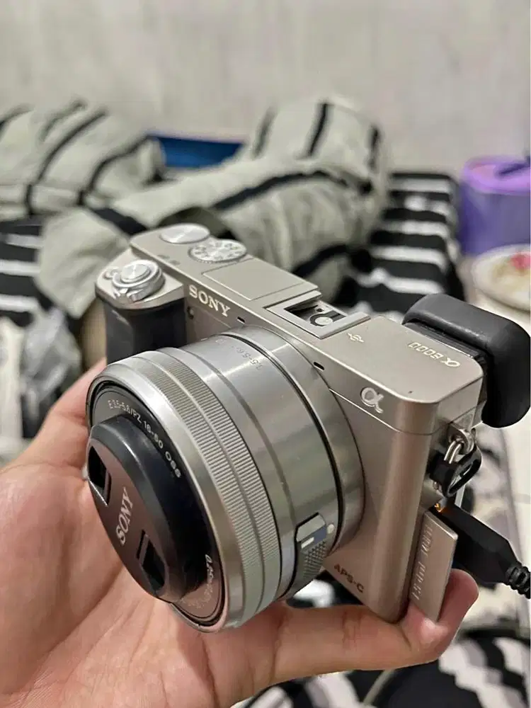 Kamara Sony A6000 Silver Tanpa Box (Cek Dekripsi)